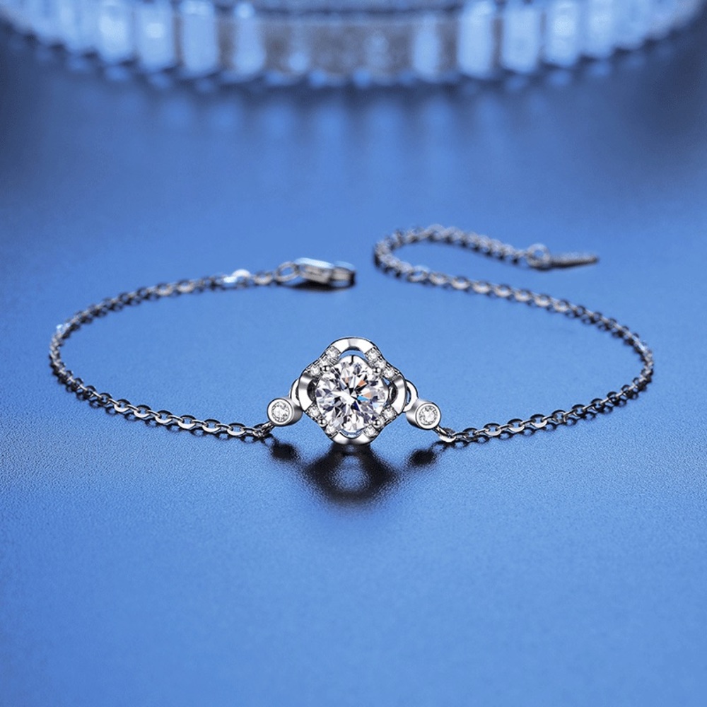 Certified 1ct. T.W.Color Grade D Moissanite Diamond Four Leaf Clover Bracelet
